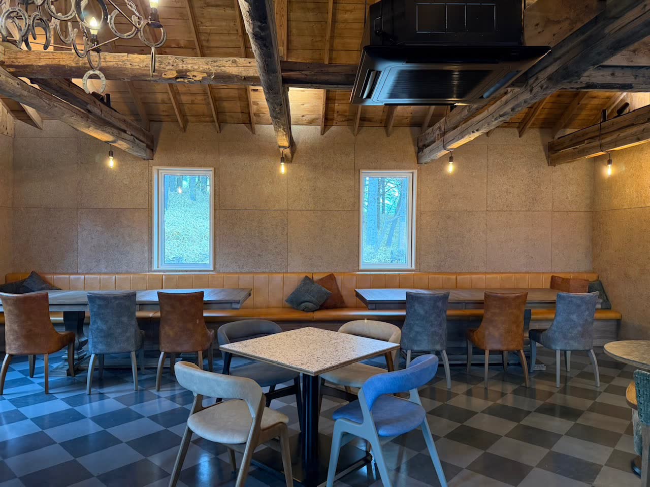 Cafe interior image 2